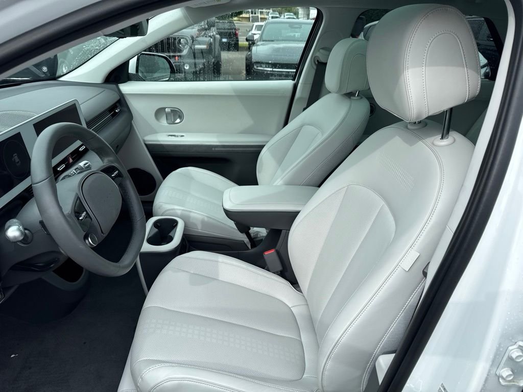 Used 2024 Atlas White Hyundai Limited image 4