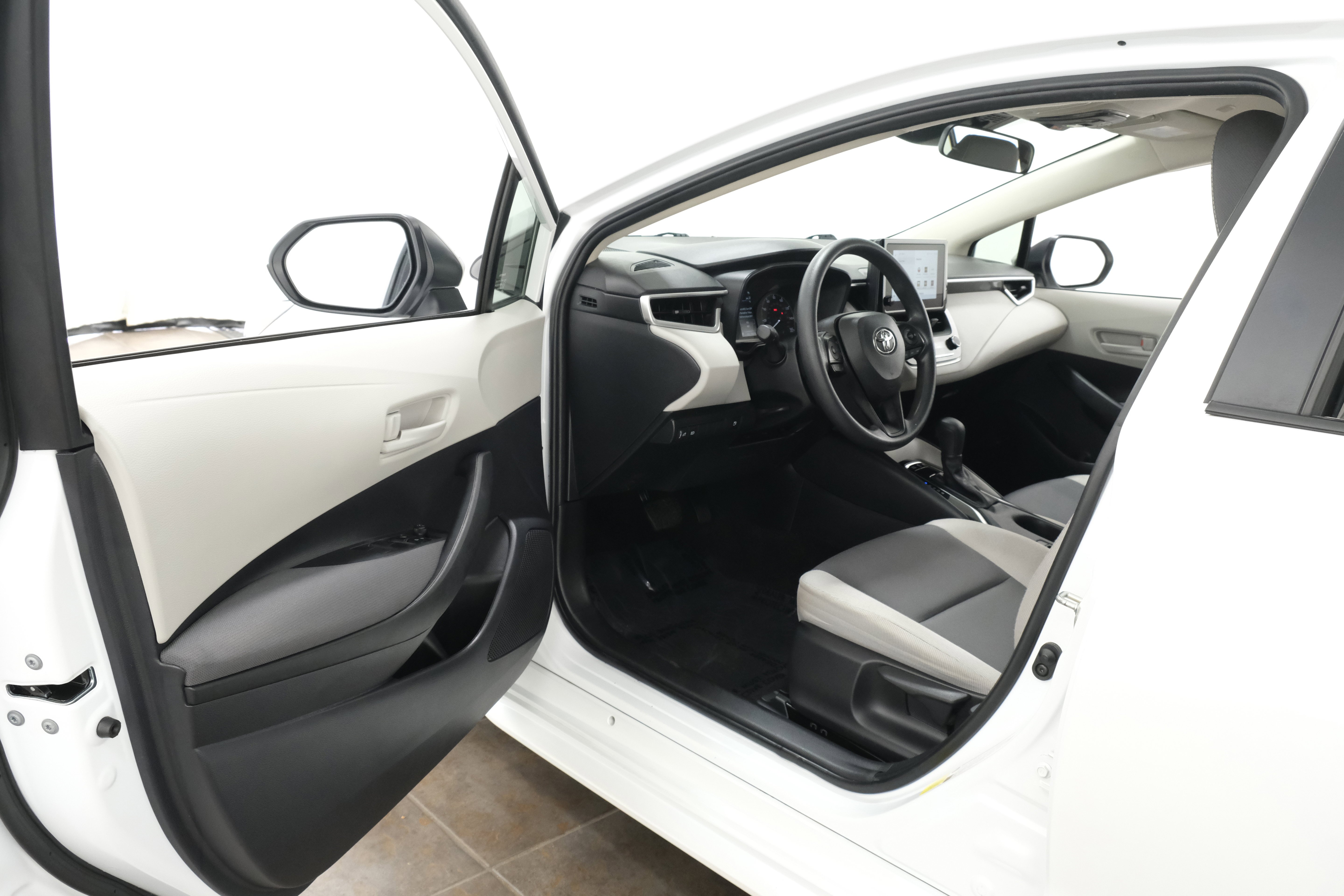 2024 Toyota Corolla LE - Photo 25