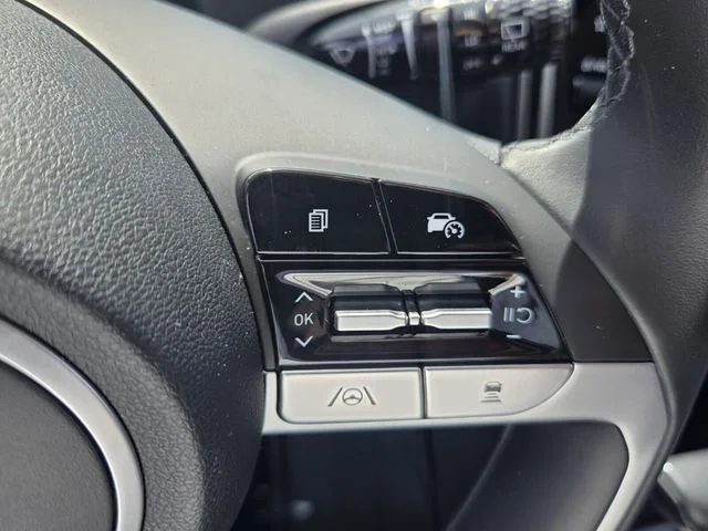 Used 2023 Black Hyundai SEL image 25