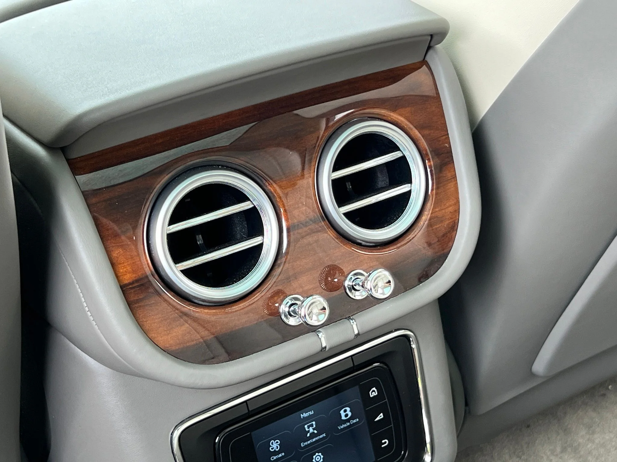 Used 2018  Bentley W12 image 18