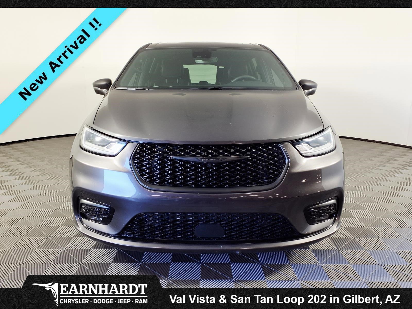 Used 2022 Chrysler Pacifica Hybrid Limited with VIN 2C4RC1S71NR225622 for sale in Gilbert, AZ