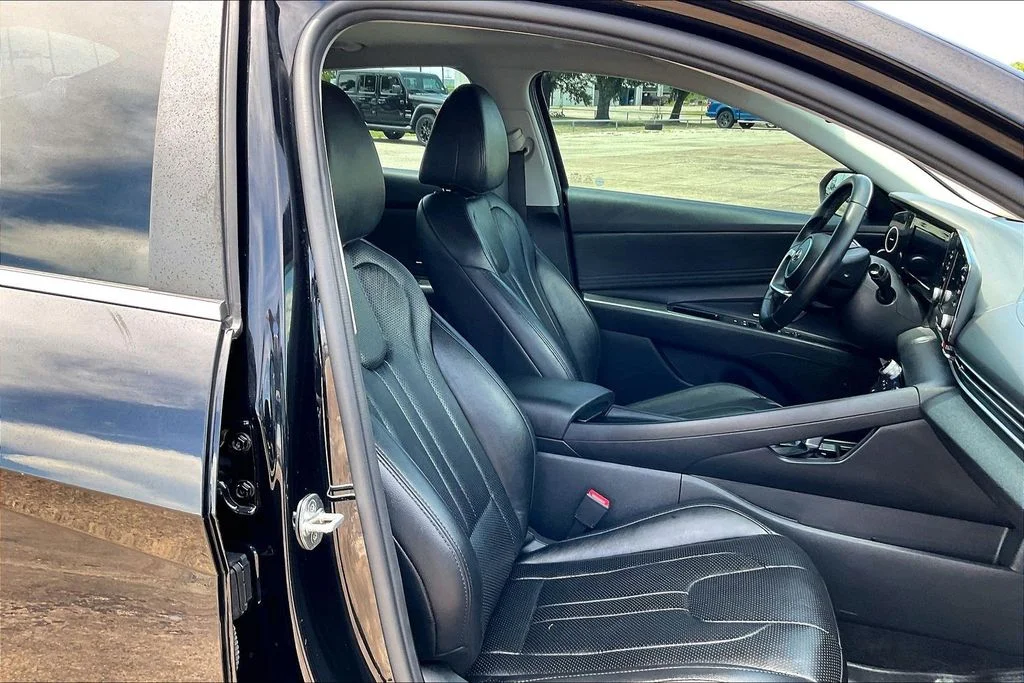 Used 2022 Black Hyundai SEL image 28
