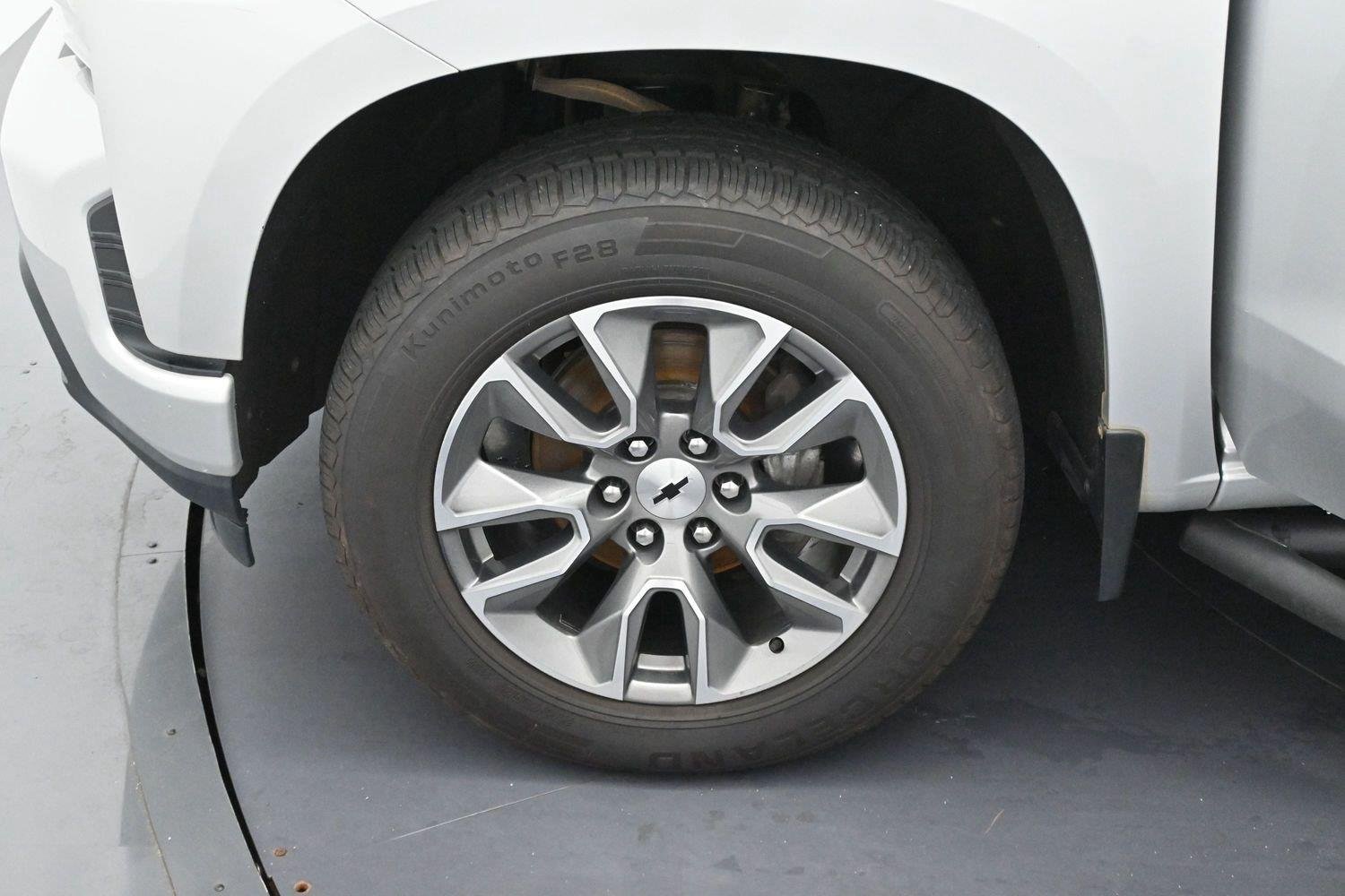 Used 2020 SILVER ICE METALLIC Chevrolet RST image 34