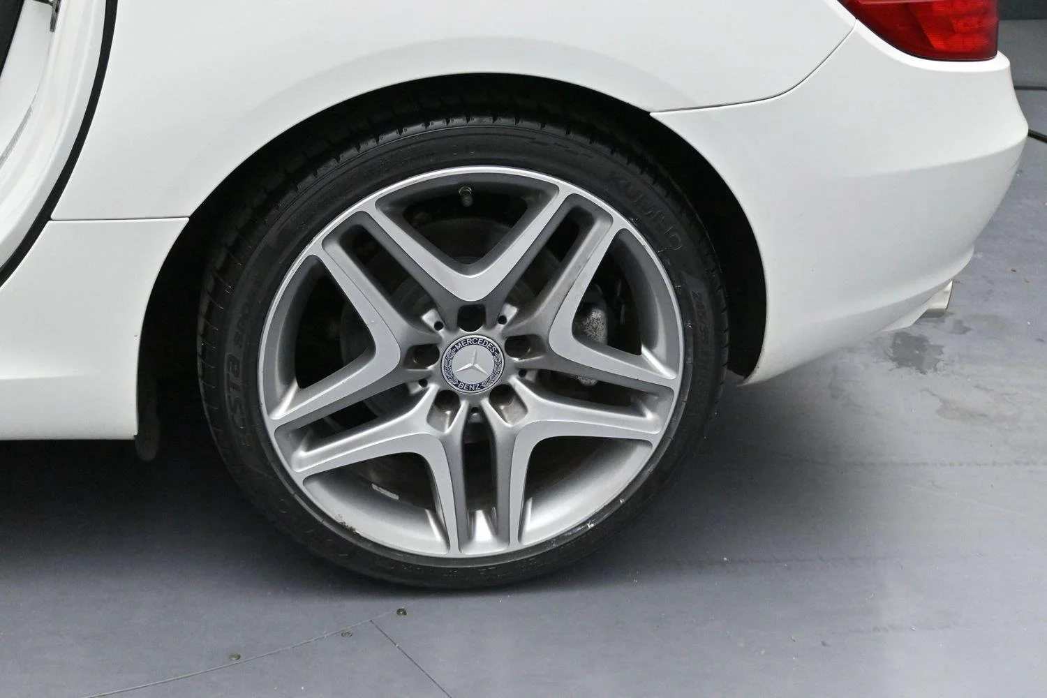 Used 2015 White Mercedes-Benz SLK 250 image 13