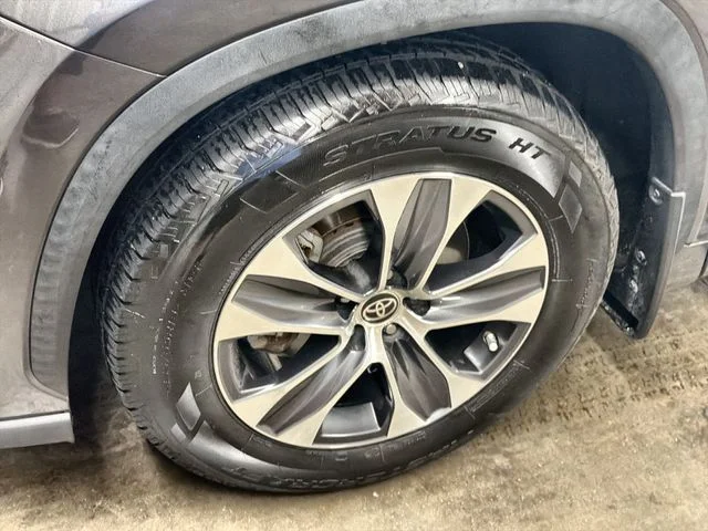 Used 2021 Gray Toyota XLE image 10