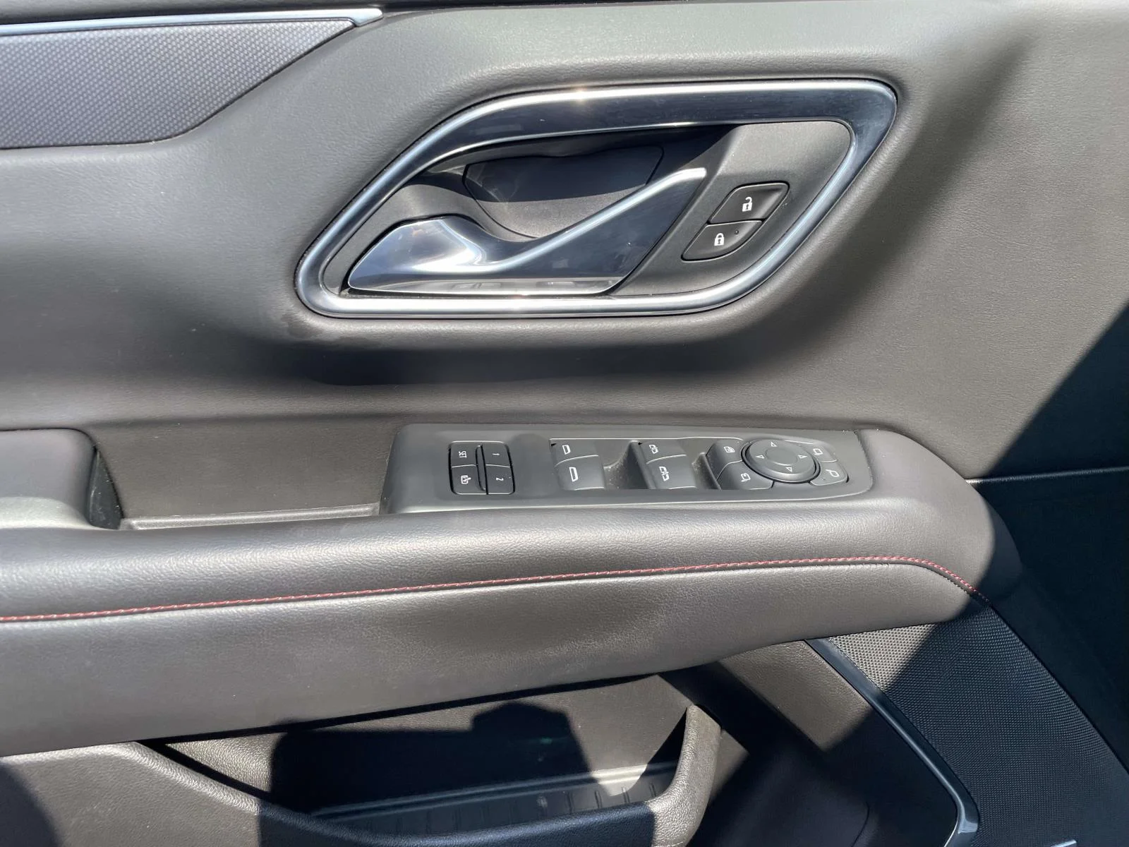 2021 Chevrolet Suburban RST - Photo 19