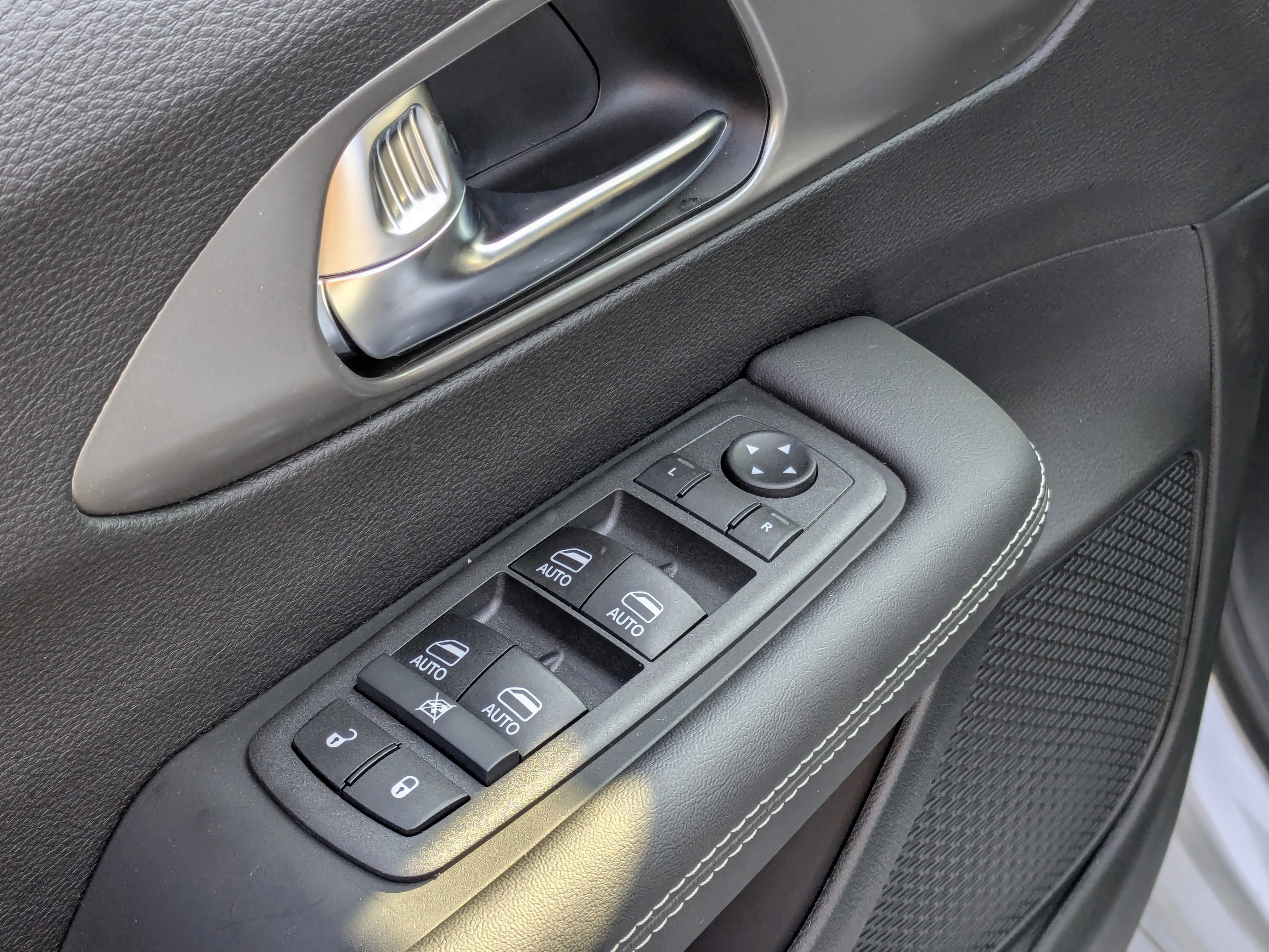 New 2026 Silver Chrysler SXT - Power Liftgate - Power Sliding Doors - Leather - Remote Starter & Tons More! image 13