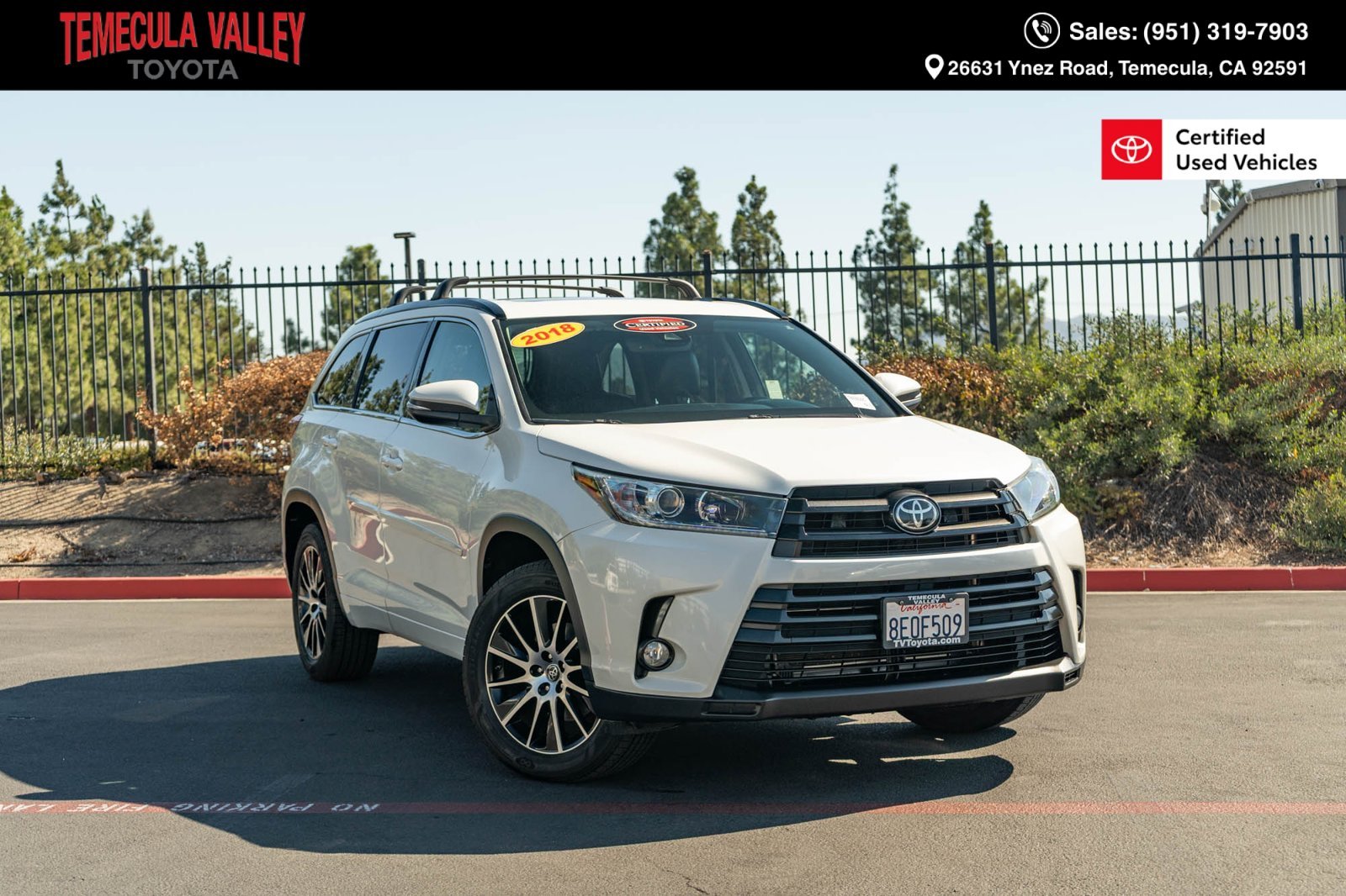 Certified Used 2018 Blizzard Pearl Toyota SE image 1