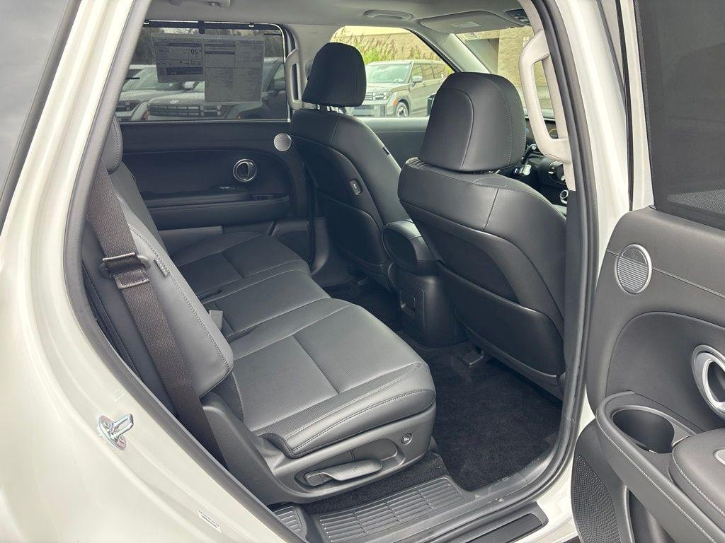 New 2027 White Hyundai SEL Premium AWD image 17