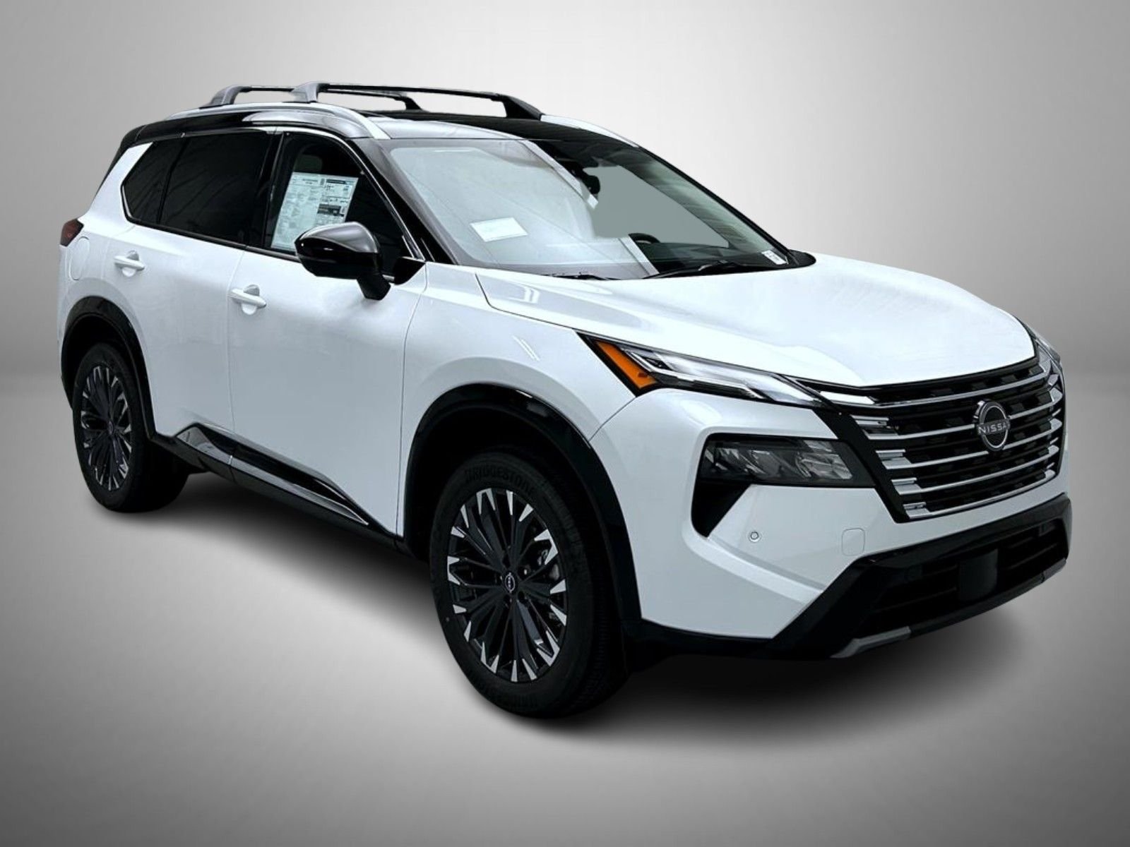 New 2026 Everest White Pearl TriCoat / Super Black Two-tone Nissan Platinum image 3