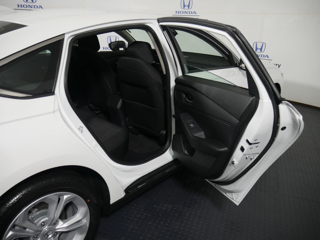 New 2026 Platinum White Pearl Honda LX image 8