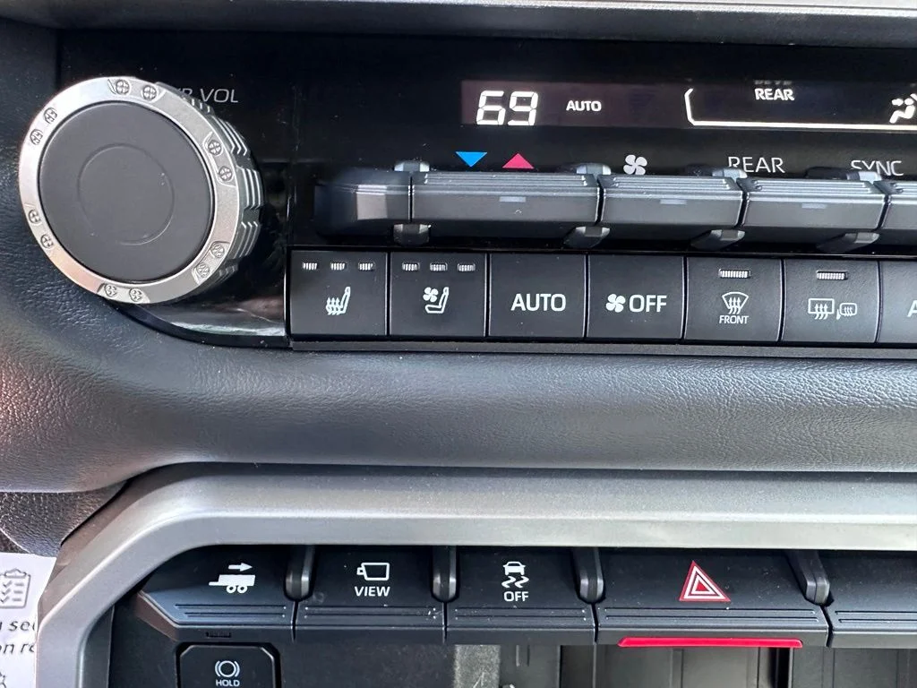 2024 Toyota Sequoia SR5 - Photo 25