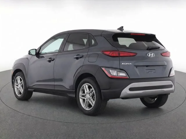Used 2022 Gray Hyundai SE image 7