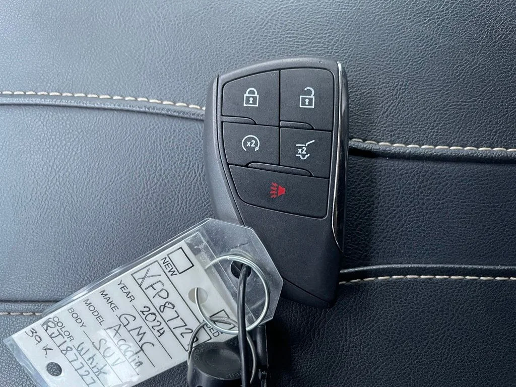 Used 2024 White GMC Elevation image 19