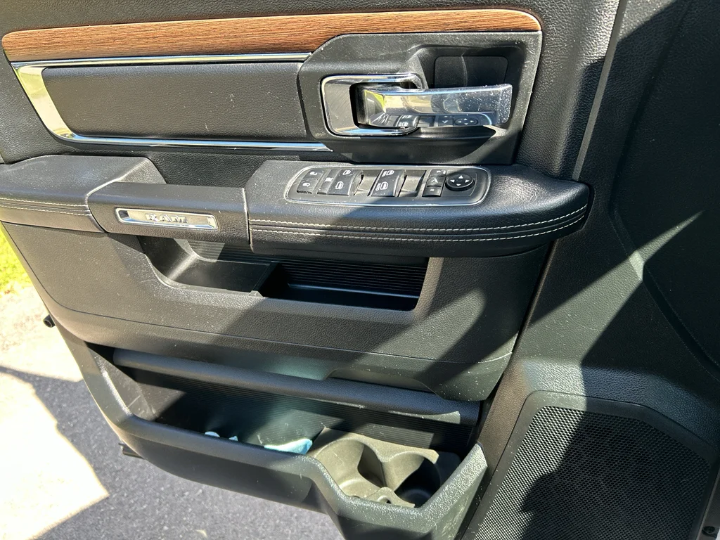 Used 2017 Silver Ram Laramie image 15