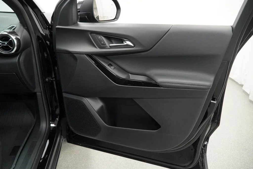 New 2027 Mosaic Black Metallic Chevrolet LT image 27