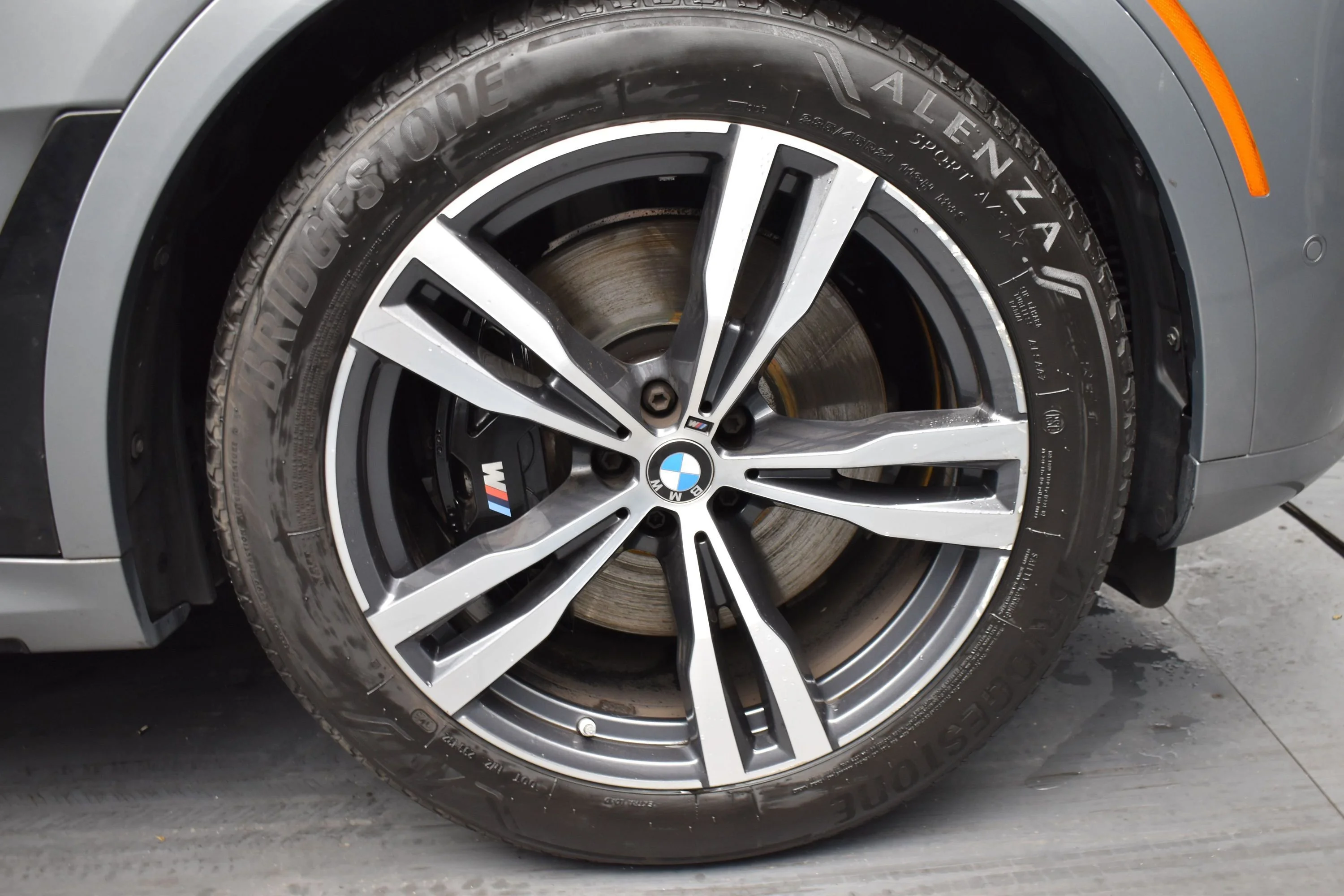 Used 2024 Skyscraper Grey Metallic BMW xDrive40i image 15