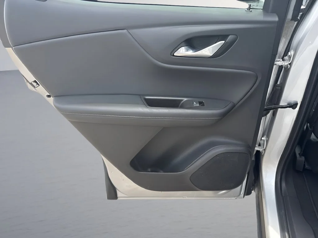 Used 2022 Silver Ice Metallic Chevrolet 2LT image 14