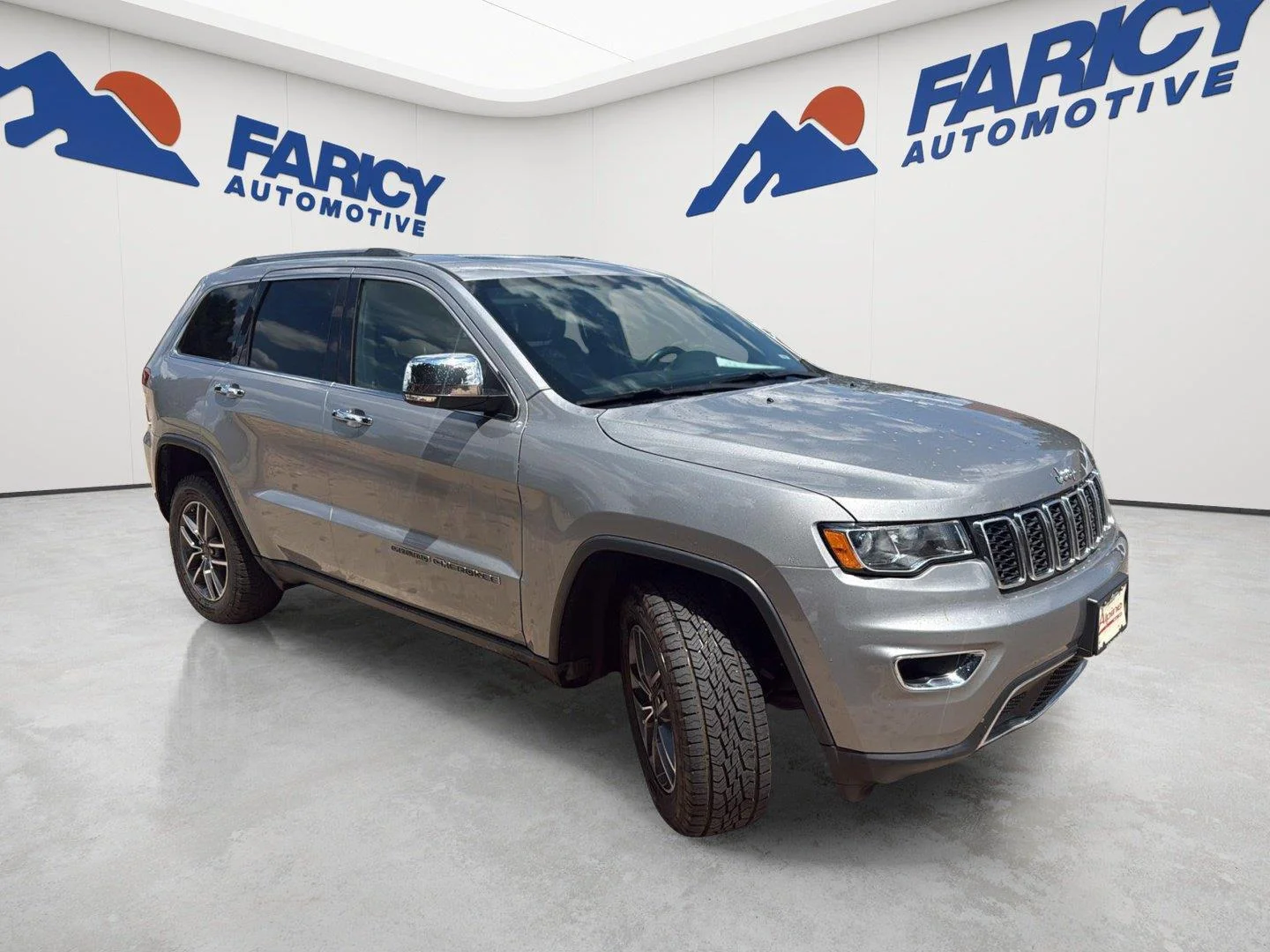 Used 2020 Billet Silver Metallic Clearcoat Jeep Limited image 3