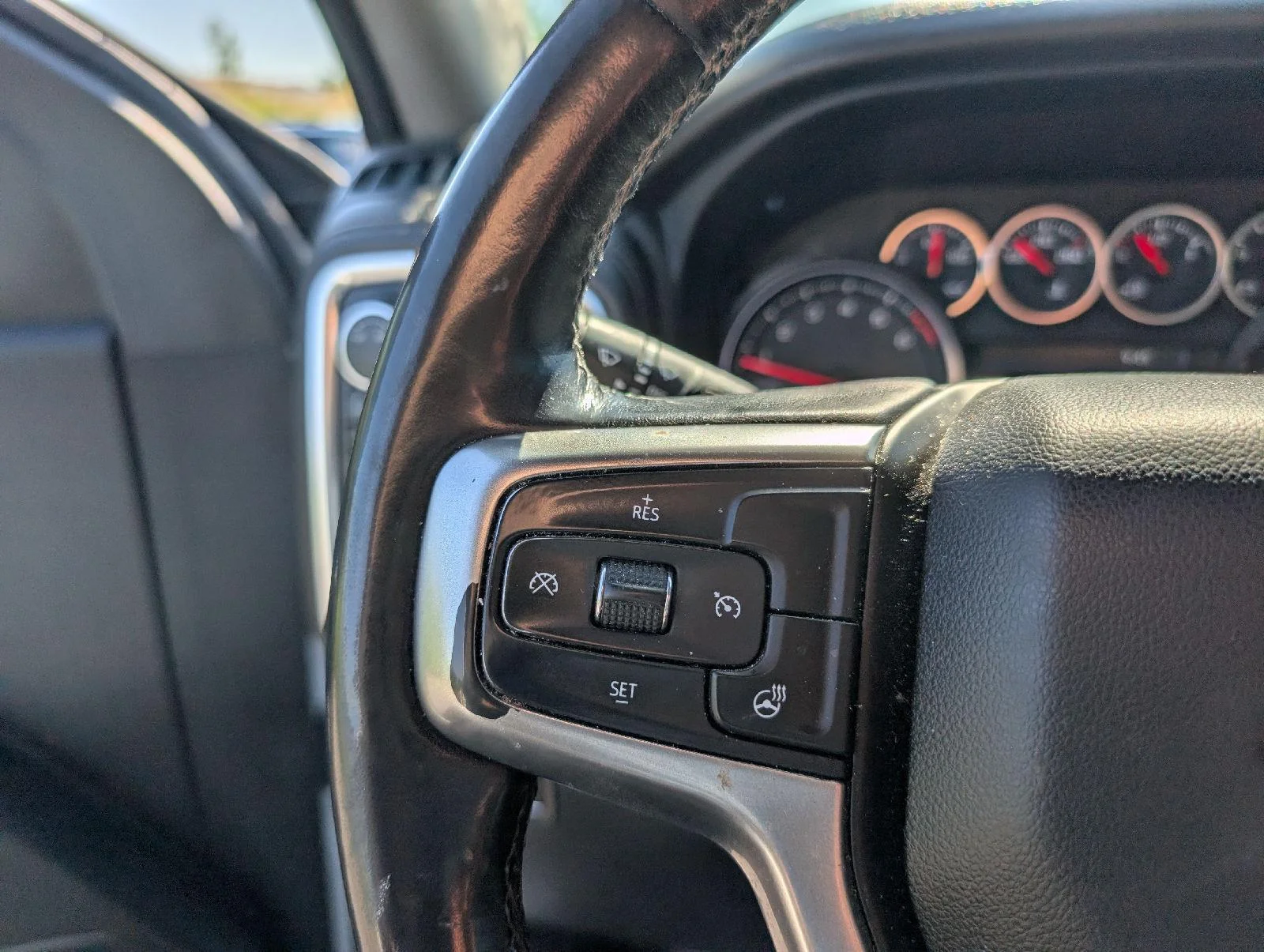 Used 2020 SUMMIT WHITE Chevrolet RST image 16