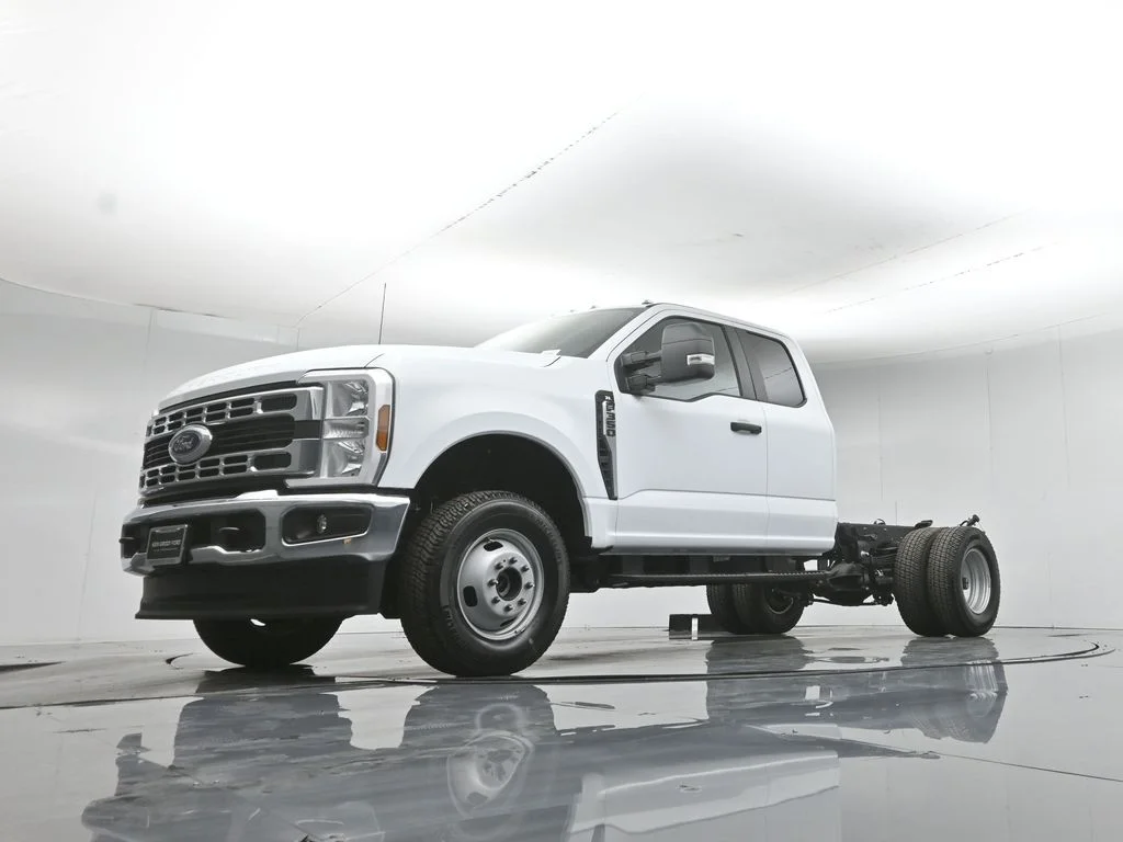 New 2026 Oxford White Ford XL image 40