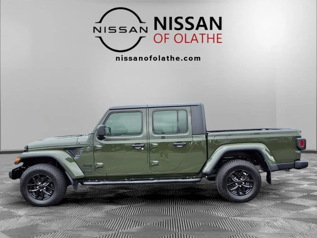 Used 2022 Green Jeep Sport image 18