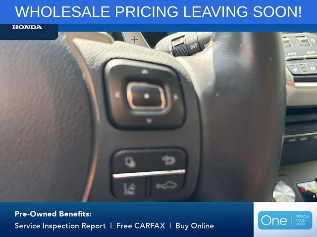 Used 2020 White Pearl Lexus 300h image 25