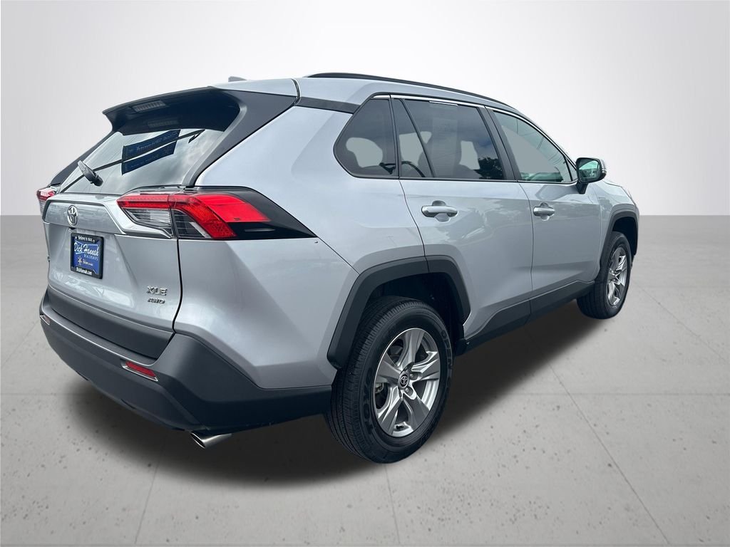 Used 2025 Silver Sky Metallic Toyota XLE image 7