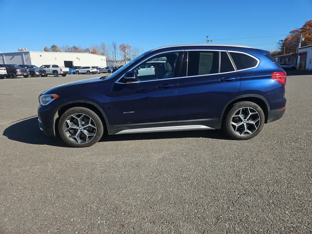 Used 2018 Blue BMW xDrive28i image 3