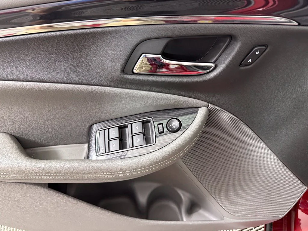 Used 2019 CAJUN RED TINTCOAT Chevrolet LT image 12