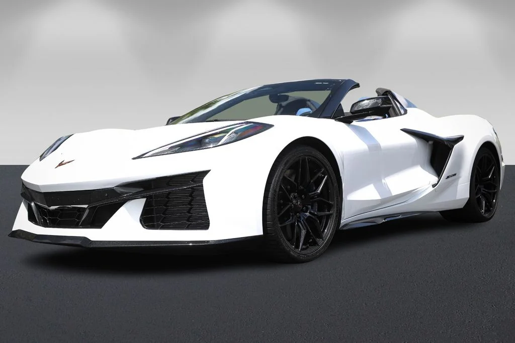 Used 2026 Arctic White Chevrolet Z06 image 7