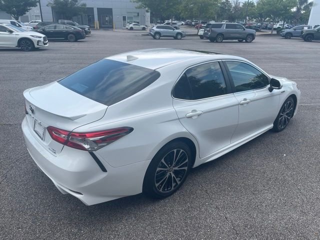 Used 2020 White Toyota SE image 9