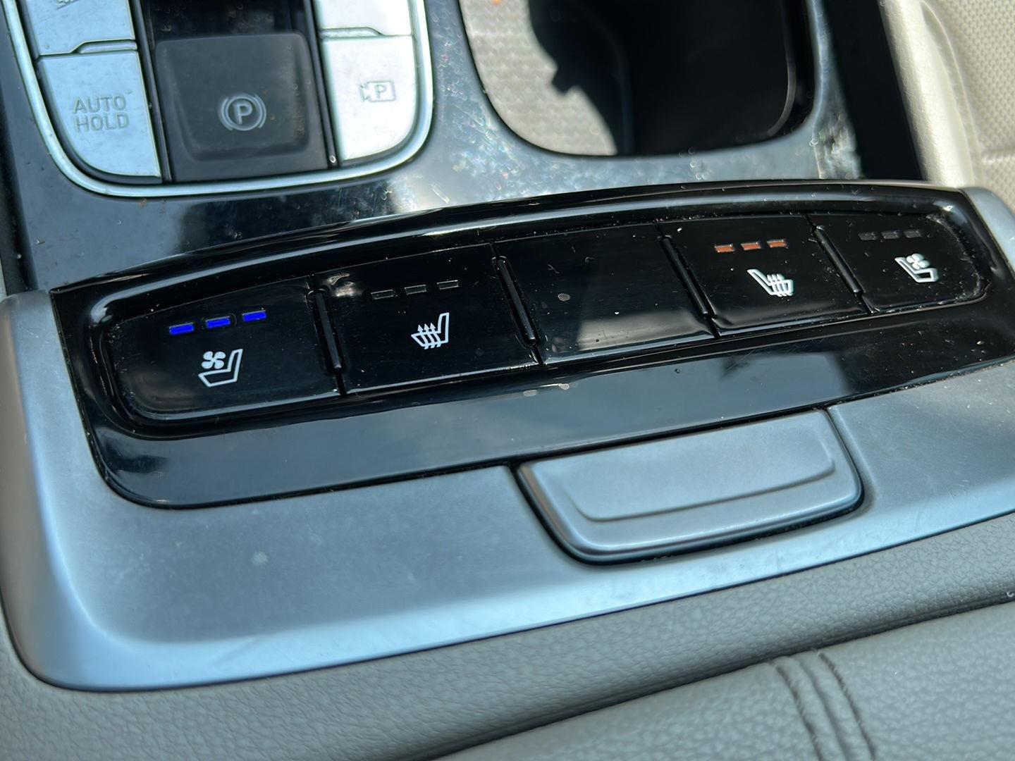 Used 2022 Shimmering Silver Hyundai SEL image 13