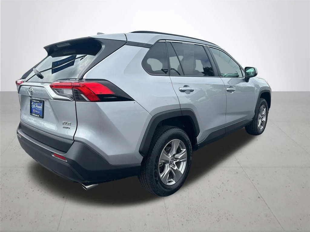 Used 2025 Silver Toyota XLE image 7