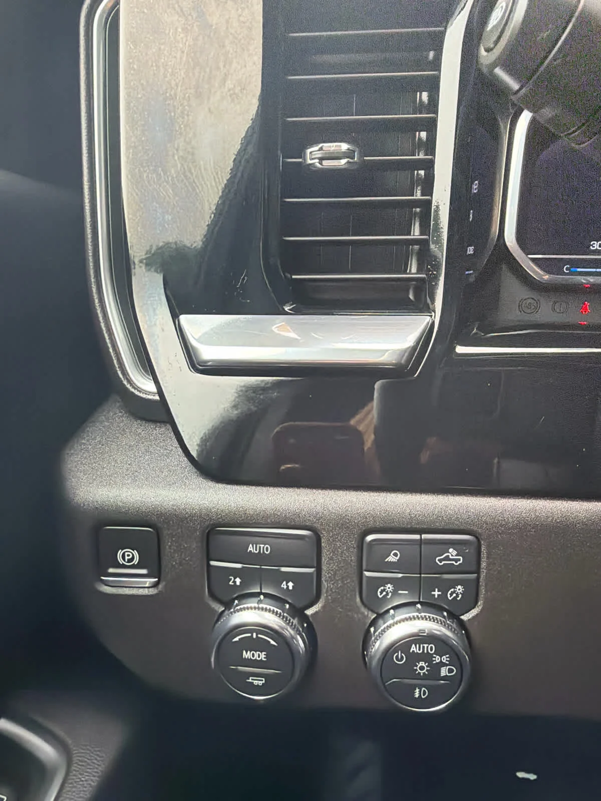 Used 2025 Sterling Metallic GMC SLT image 22