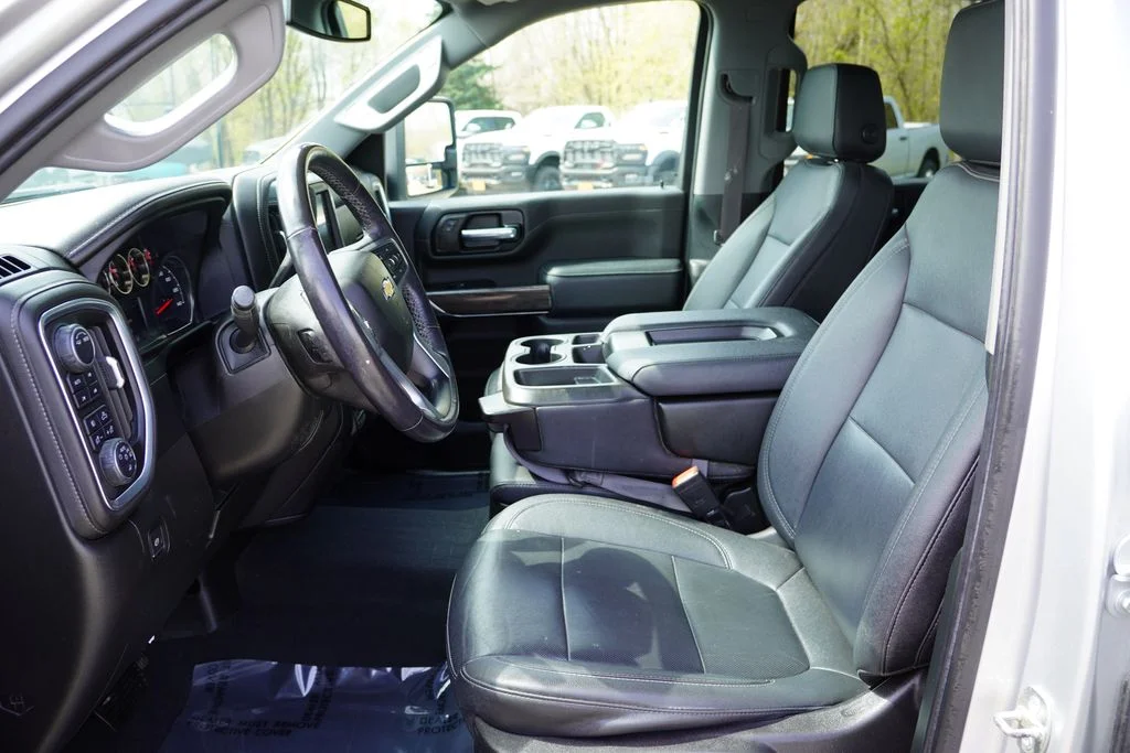 Used 2022 Silver Ice Metallic Chevrolet LTZ image 16