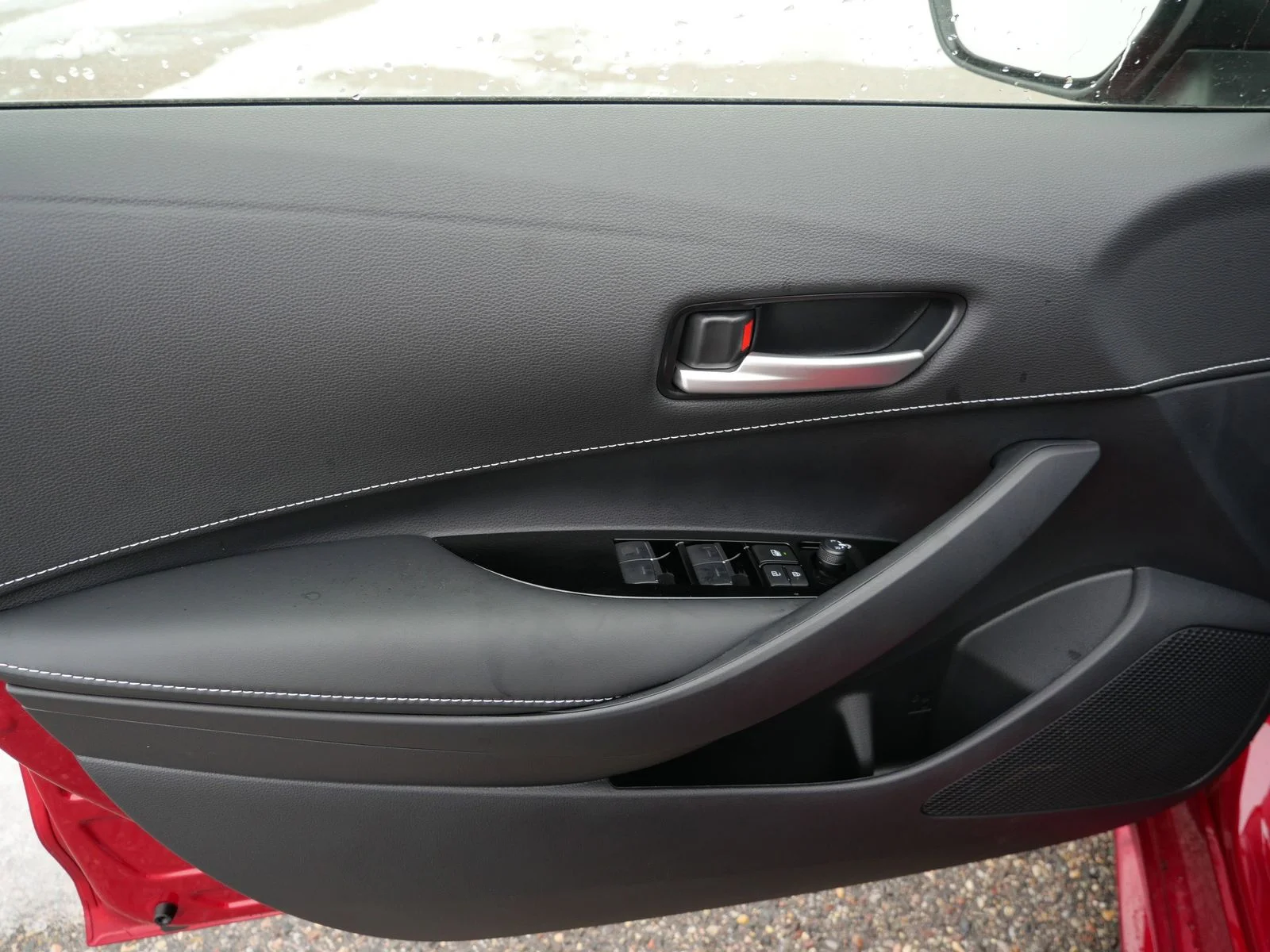 2026 Toyota Corolla Hatchback SE - Photo 12