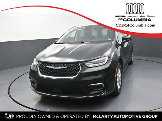 2023 Chrysler Pacifica Touring L's photo