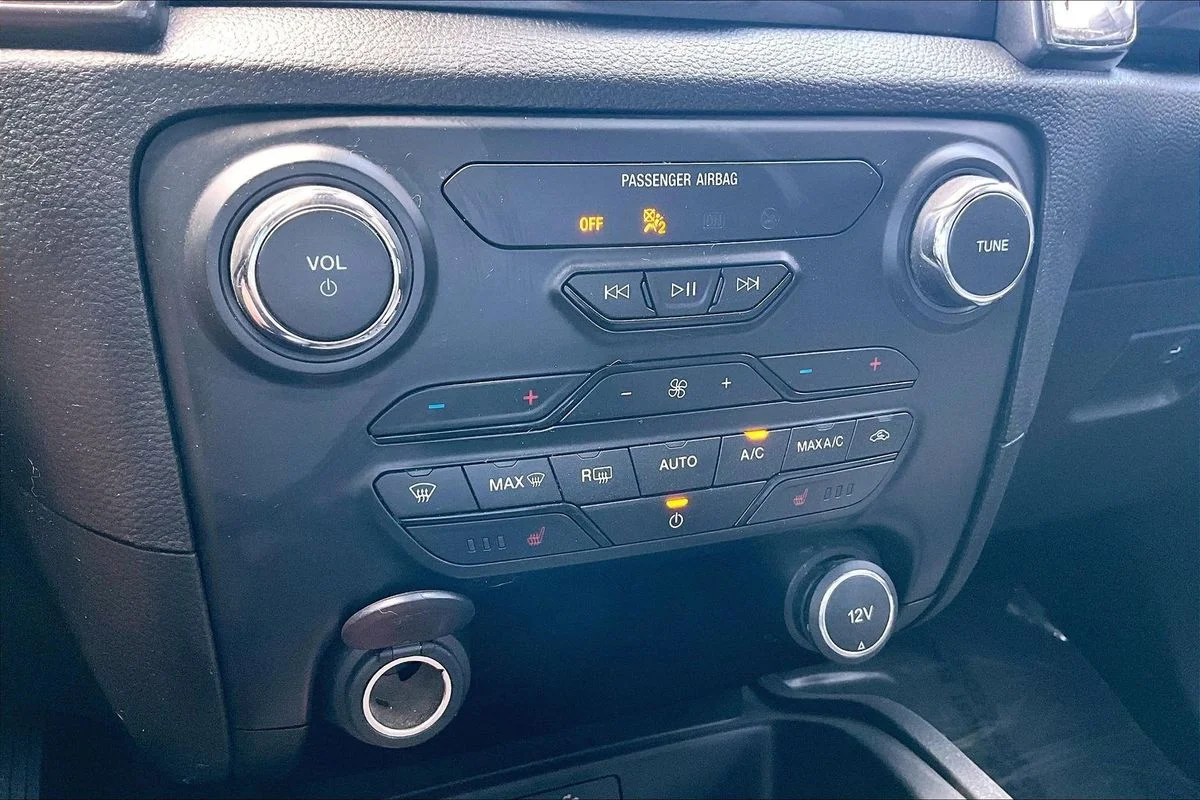 Used 2019  Ford LARIAT image 16