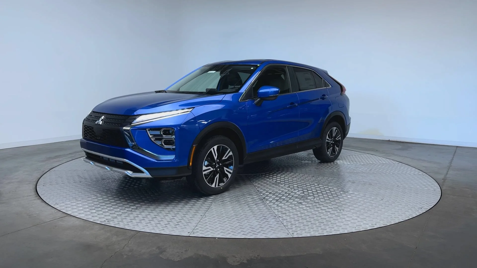 New 2026 Lightning Blue Metallic Mitsubishi SE image 4