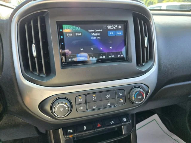 Used 2022 White Chevrolet LT image 22