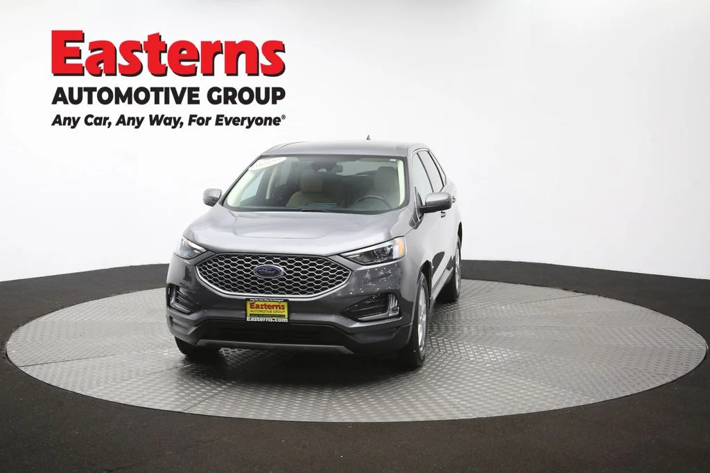 Used 2023 Gray Ford SEL image 53