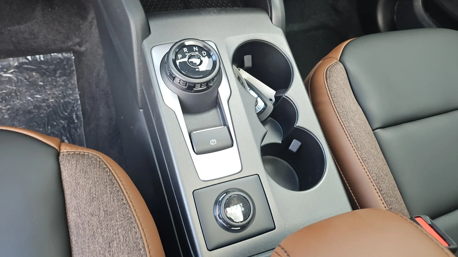 New 2026 Velocity Blue Metallic Ford Outer Banks 4WD image 14