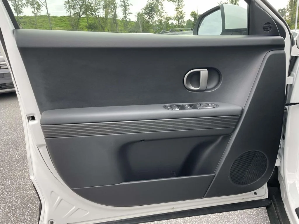 Used 2025 Atlas White Hyundai SEL image 5