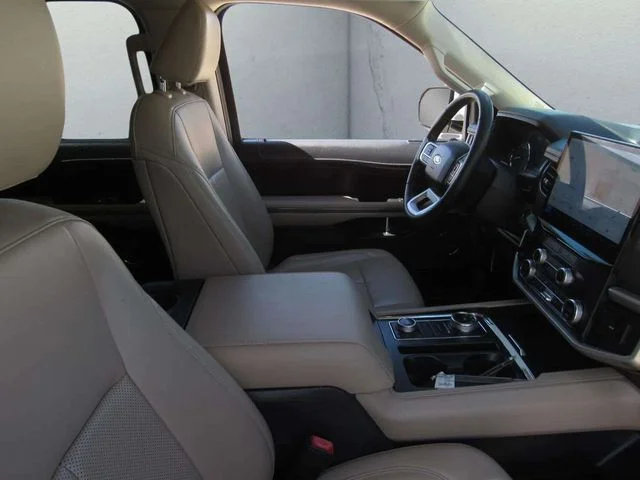 Used 2022 White Metallic Ford XLT image 8