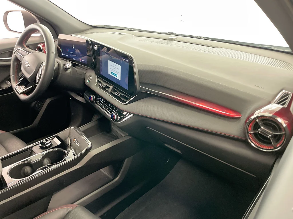 Used 2025 Iridescent Pearl Tricoat Chevrolet RS image 28
