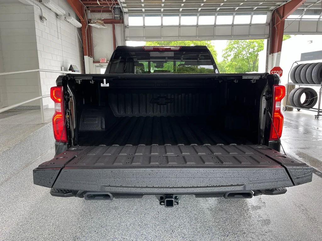 New 2026 Black Chevrolet High Country image 8