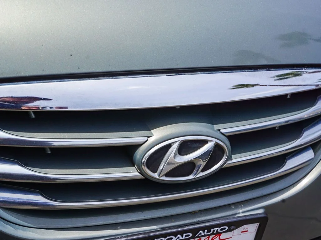 Used 2010 Beige Hyundai GLS image 12