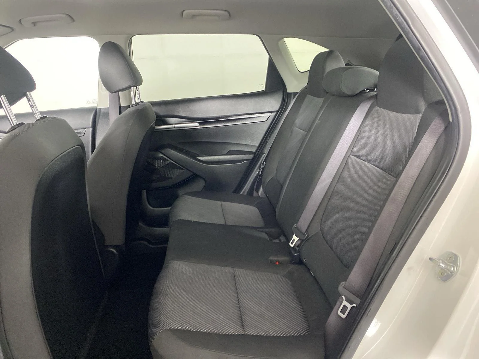 Used 2022 Snow White Pearl Kia LX image 35