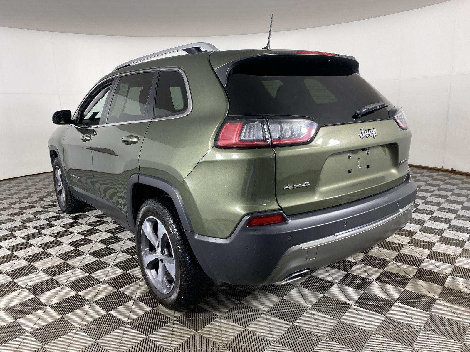 Used 2019 Olive Green Pearlcoat Jeep Limited image 5